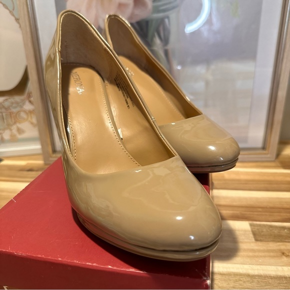Merona heels, Vegan patent leather, Melanie style in beige/nude color, size 8.5 - Picture 5 of 16